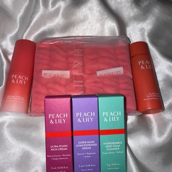 Peach & Lily 6 Piece Skincare Set Cream Serum Cleanser Face Polisher Wristbands - Picture 2 of 5